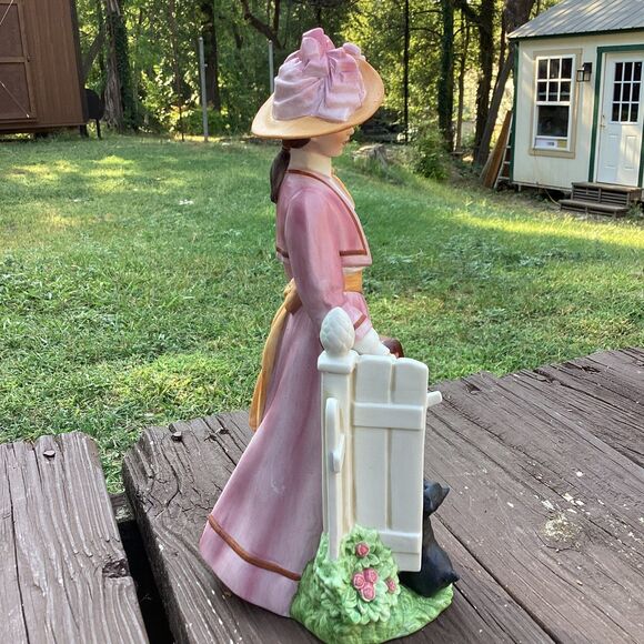 Vintage 1983 President Club ALBEE AWARD Victorian Lady Figurine with Dog Statue - Picture 2 of 6